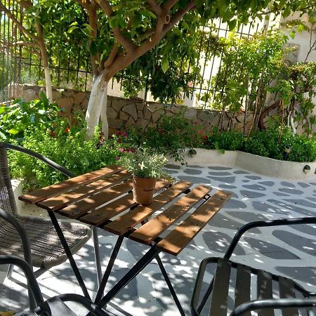 studio in garden Poros Town Esterno foto