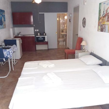 studio in garden Poros Town Esterno foto