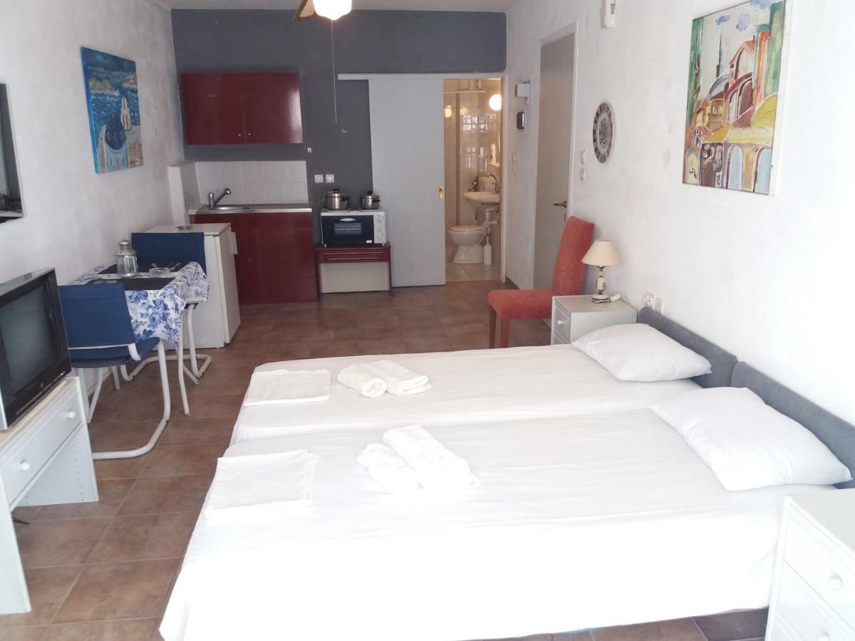studio in garden Poros Town Esterno foto