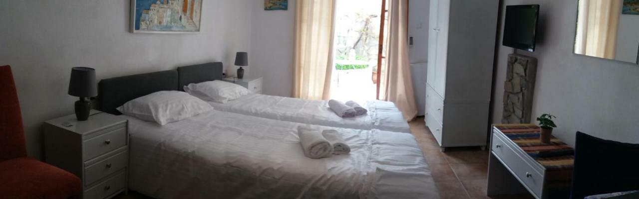 studio in garden Poros Town Esterno foto