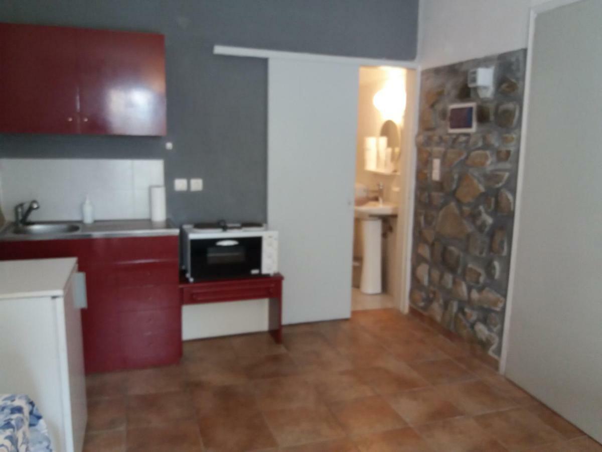 studio in garden Poros Town Esterno foto